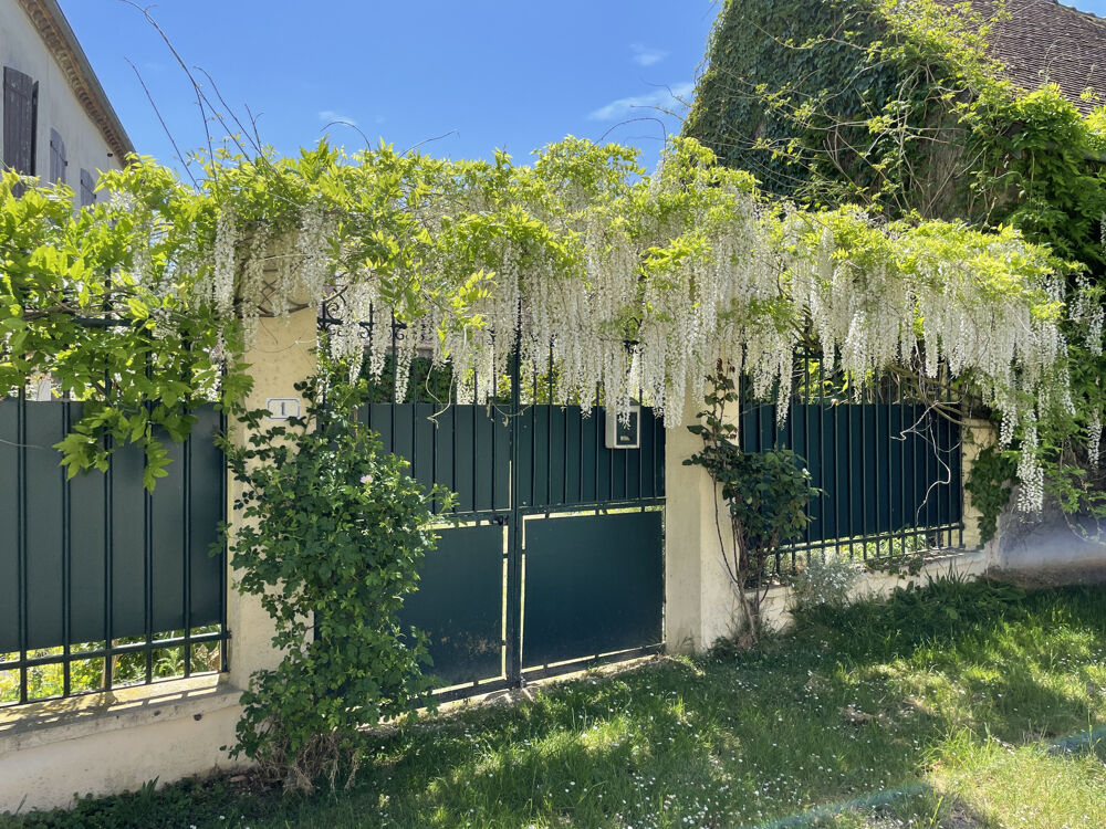 MAISON DE CAMPAGNE DE 202 M2,CHARME ET CALME AU RDV,NOMBREUSES DEPENDANCES SUR TERRAIN ET VERGER DE 4507M2