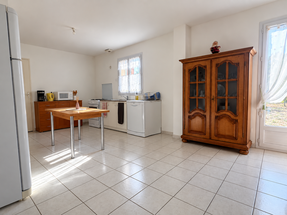 Vente Maison LORRIS, 3 CHAMBRES, 2000 m2 TERRAIN, GARAGE, PROCHES COMMERCES Noyers