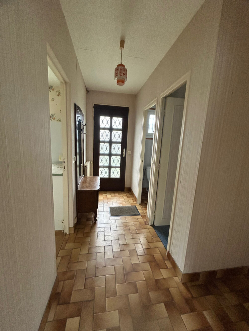 PLAIN PIED, COMMERCES 5 MINUTES, ECOLES A 2 MINUTES, CALME, GARE 20 MINUTES, 45 MINUTES D ORLEANS