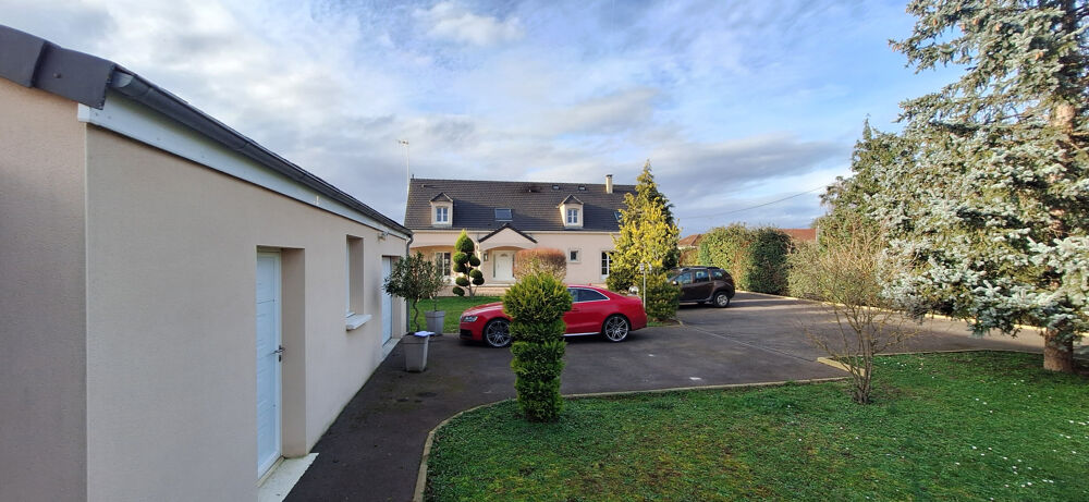 MAISON CONTEMPORAINE DE 218M2,5 CHAMBRES,TERRAIN DE 2558M2,DEUX GARAGES,PROCHE GARE LIGNE DIRECTE PARIS.