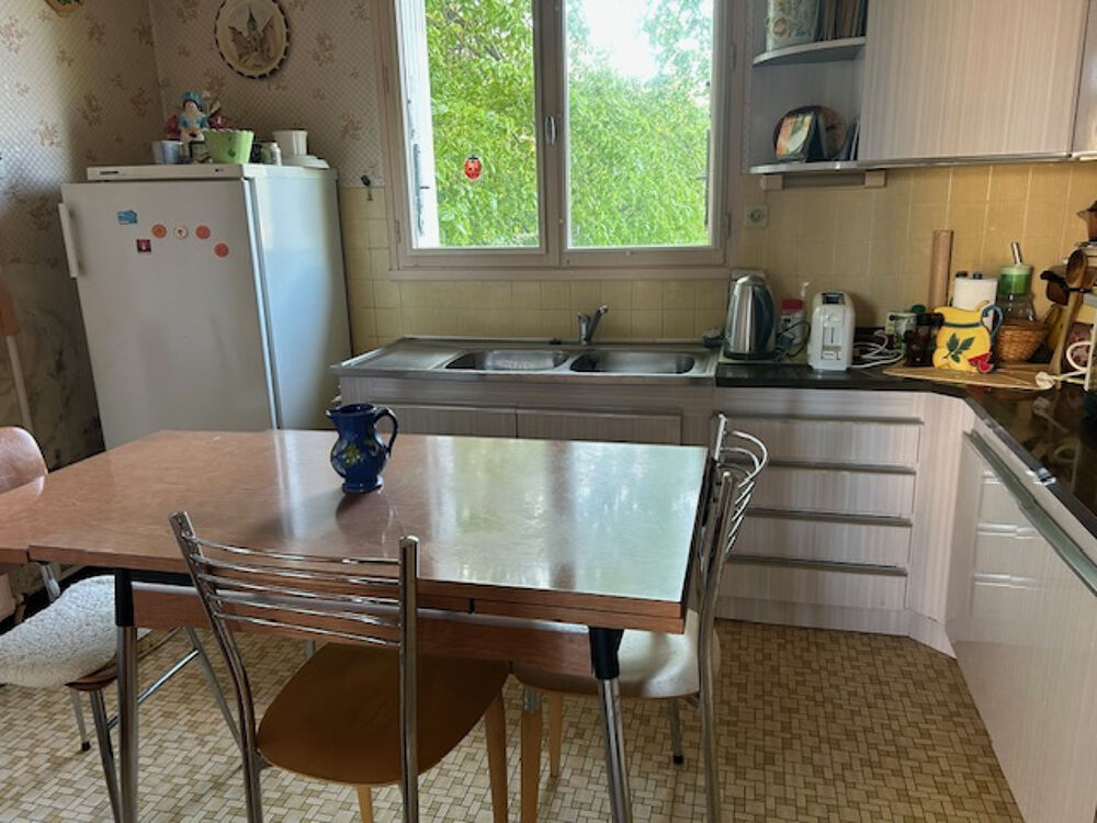 MAISON A 10 MINUTES A PIED DES ECOLES, CENTRE VILLE, SOUS-SOL, GRAND TERRAIN