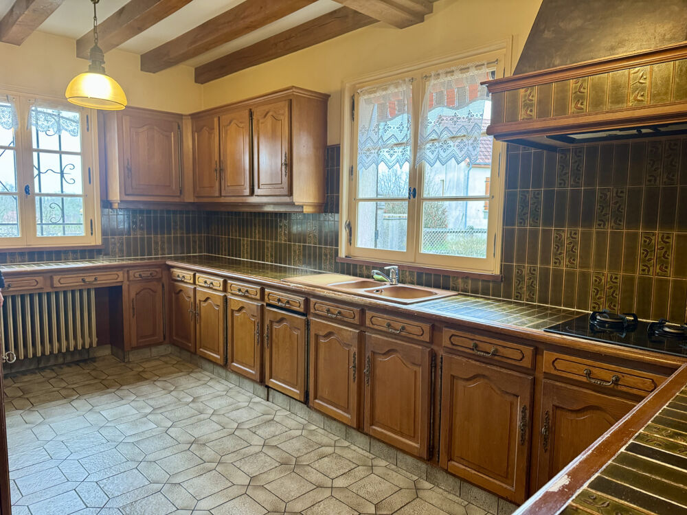 Vente Maison CENTRE-VILLE, COMMERCES À PIED, CAMPAGNE, 5 CHAMBRES, PUITS, DOUBLE GARAGE, 2600M2 TERRAIN, ST GENEVIÈVE -DES- Ste genevieve des bois