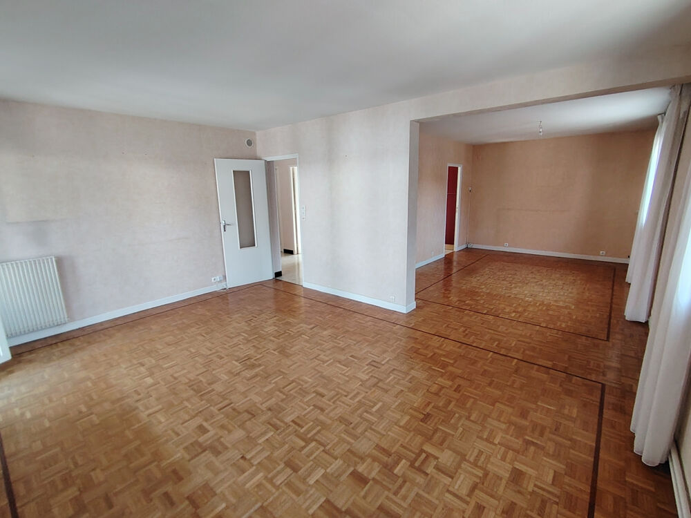 APPARTEMENT TYPE 5, CENTRE VILLE DE SENS, 3 CHAMBRES, BALCON ET GARAGE