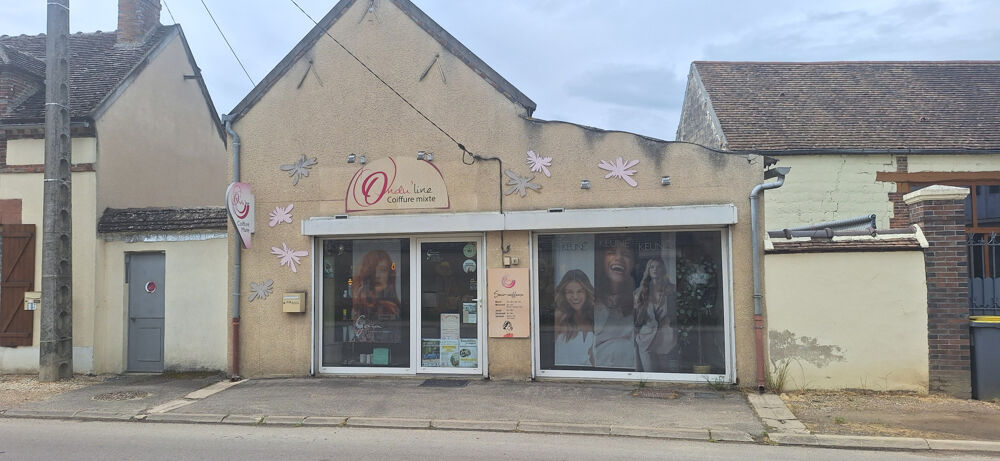   A VENDRE POUR RECONVERSION PROFESSIONNELLE, EN PLEIN COEUR D'UN VILLAGE ATTRACTIF, MUR DE 84M2 ENVIRON. 