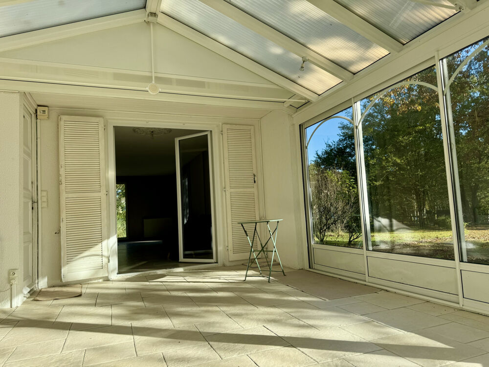 BOISÉ SUR TERRAIN DE 3000M2, ANNÉE 1970, 4 CHAMBRES, VÉRANDA, BEAUX VOLUMES