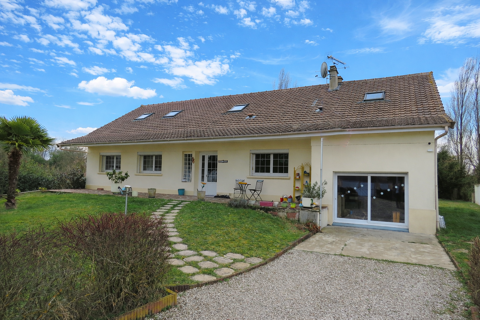   Saint-Maurice -sur-Fessard, maison familiale 217 m2 sur terrain de 6700 m2 Maison - 7 pi�ce(s) - 217 m�