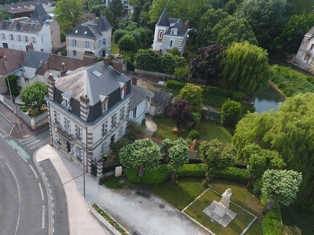 MAISON DE VILLE CANAL GARE 5 CHAMBRES JARDIN