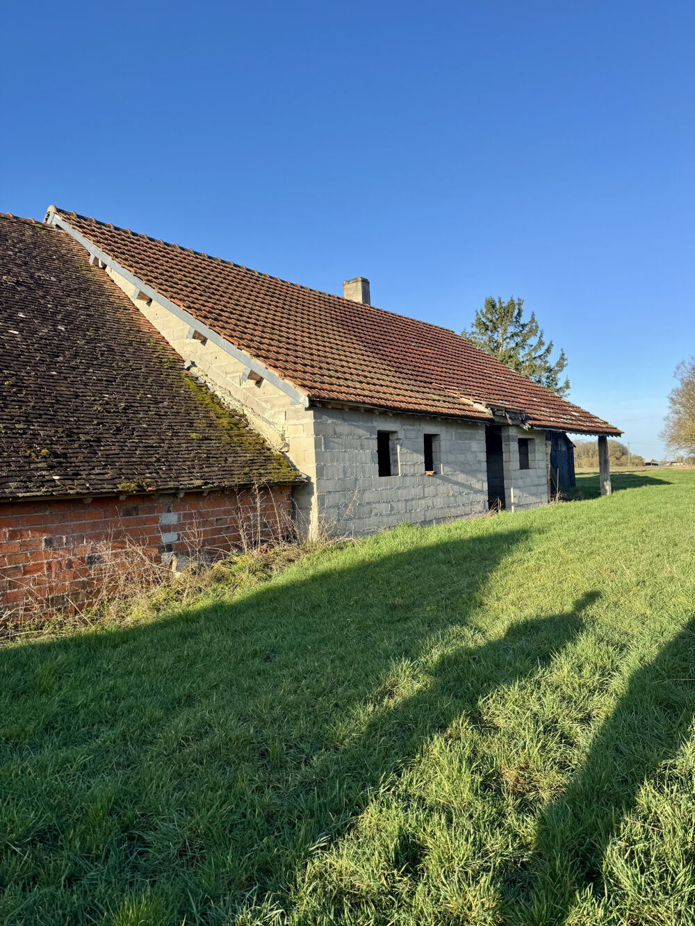 Vente Maison FERME A RENOVER, LONGERES, VILLEMOUTIERS, CALME, FORT POTENTIEL, GRAND TERRAIN. Villemoutiers
