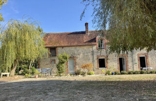 Vente Maison LONGÈRE, LORRIS, 5/6 CHAMBRES, GRANGE, 162 DE DÉPENDANCE, CALME, PUITS, 168m2 HABITABLE La cour marigny