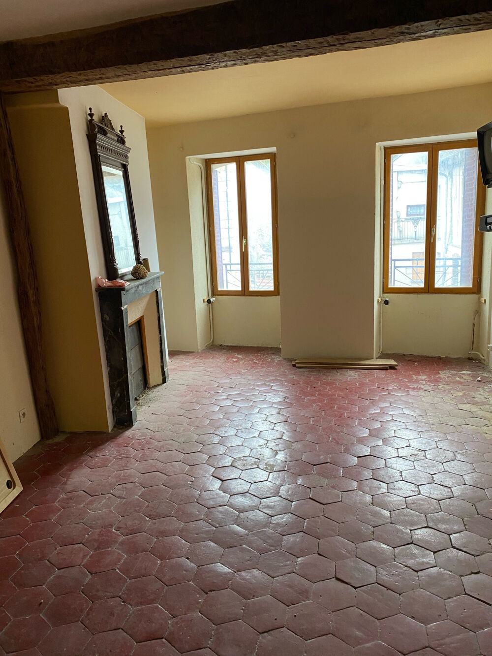Vente Maison A RENOVER A ST JULIEN DU SAULT, AVEC COUR ET ABRI VOITURE, PROCHE COMMERCES ET GARE A PIED St julien du sault