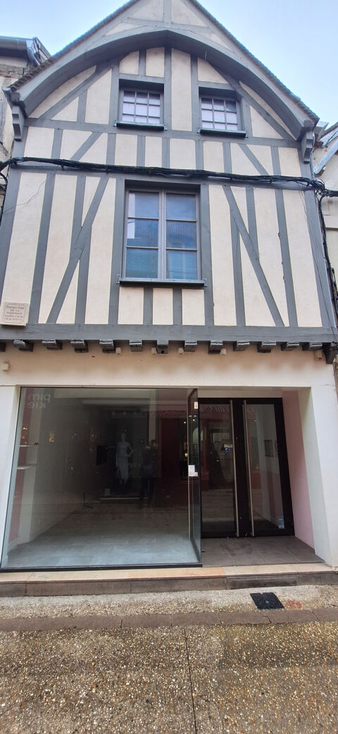 A SENS EMPLACEMENT DE 1 ER CHOIX ,A VENDRE MUR COMMERCIAUX 220 M2 . A VISITER SANS TARDER. 199000 89100 Sens