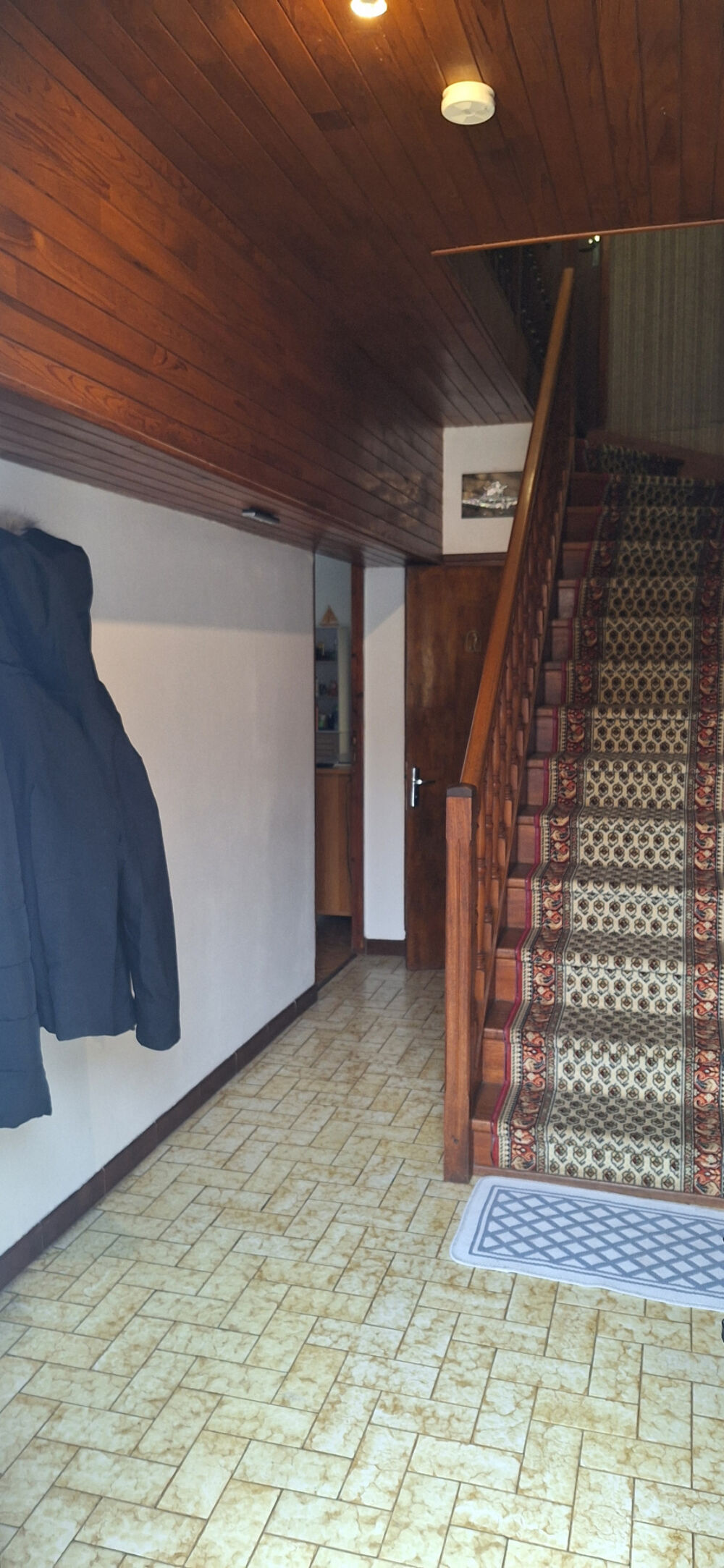 MAISON LAROCHE 2/3 CHAMBRES 95M2 ENVIRON,DEPENDANCE 64M2,GARAGE/GRANGE 50M2,GARAGE 39M2,ET CAVE.TERRAIN 544M2.