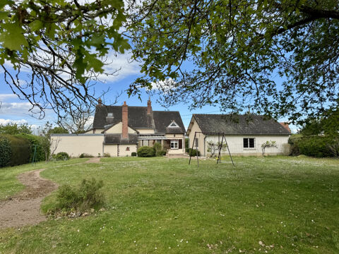  CENTRE-VILLE, COMMERCES � PIED, CAMPAGNE, 5 CHAMBRES, PUITS, DOUBLE GARAGE, 2600M2 TERRAIN, ST GENEVI�VE -DES- Maison - 8 pi�ce(s) - 174 m�