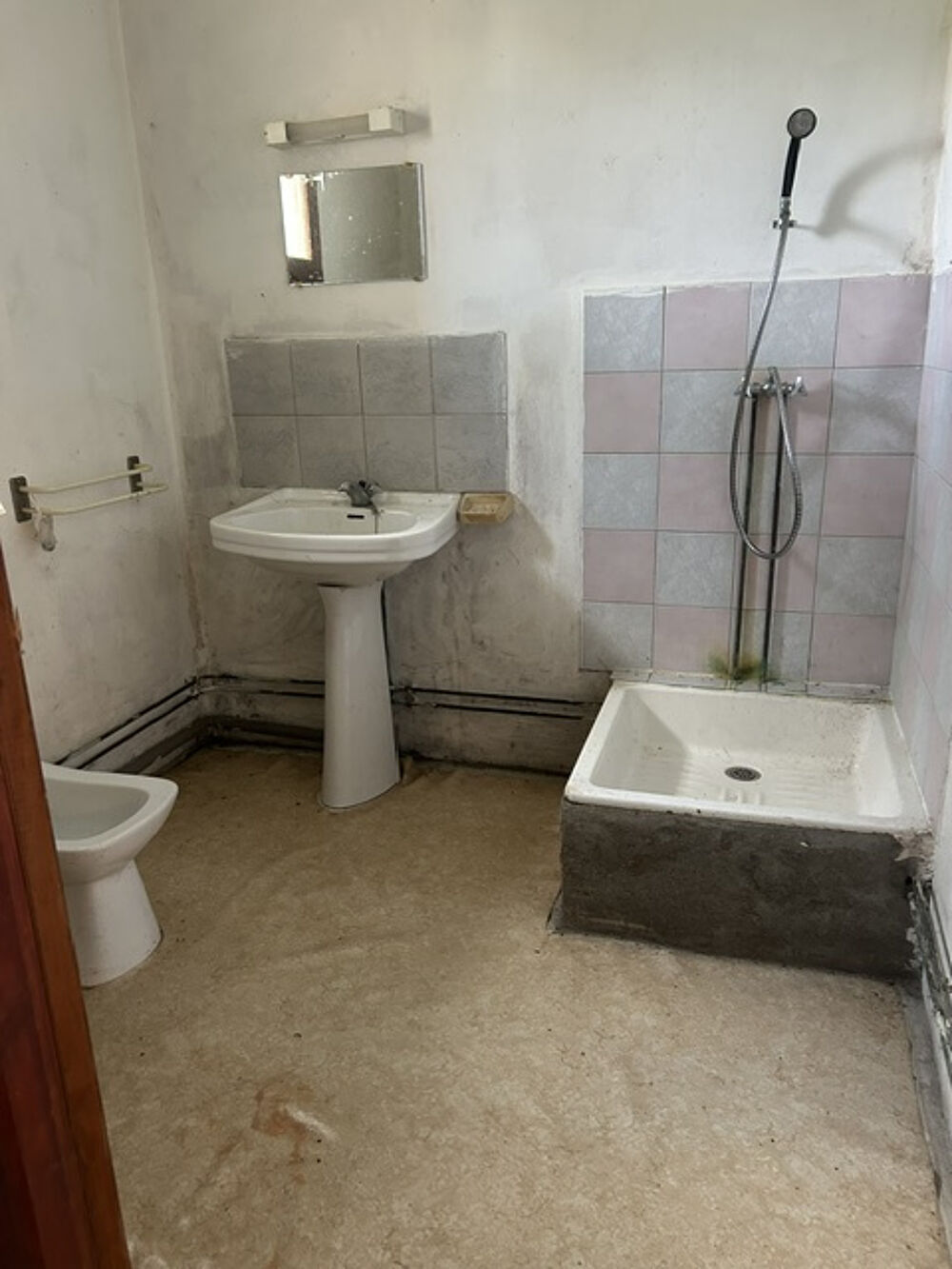 Vente Maison CORPS DE FERME  A RENOVER, LORRIS, GRAND TERRAIN 3400 M2, INVESTISSEUR Lorris