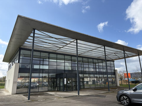 ENSEMBLE DE BUREAUX DANS UN IMMEUBLE TRES BON ETAT 494000 89100 Maillot