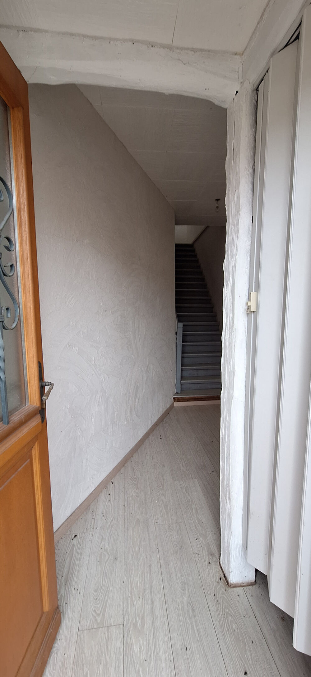 Vente Maison A VILLENEUVE L 'ARCHEVEQUE,EN PLEIN CENTRE,COMMERCES AUX PIEDS, MAISON DE VILLE SUR 160M2,APPARTEMENT REFAIT S Villeneuve l archeveque