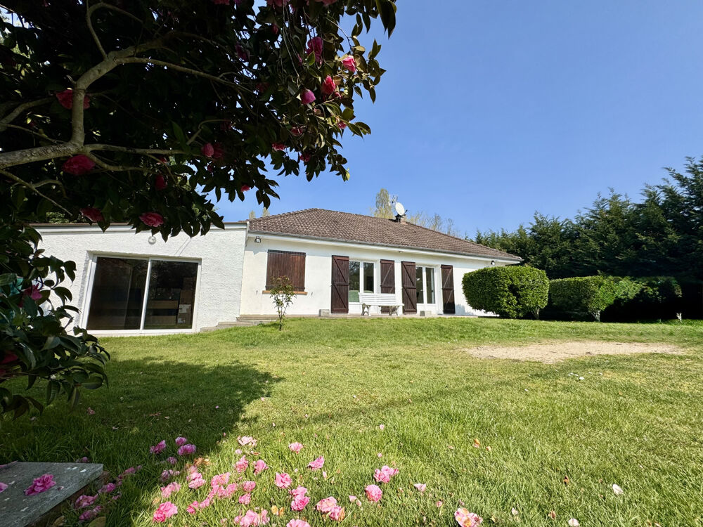 PLAIN PIED, CALME, LORRIS, COMMERCES 5 MN, ETANGS ET FORETS, GARE 20 MN