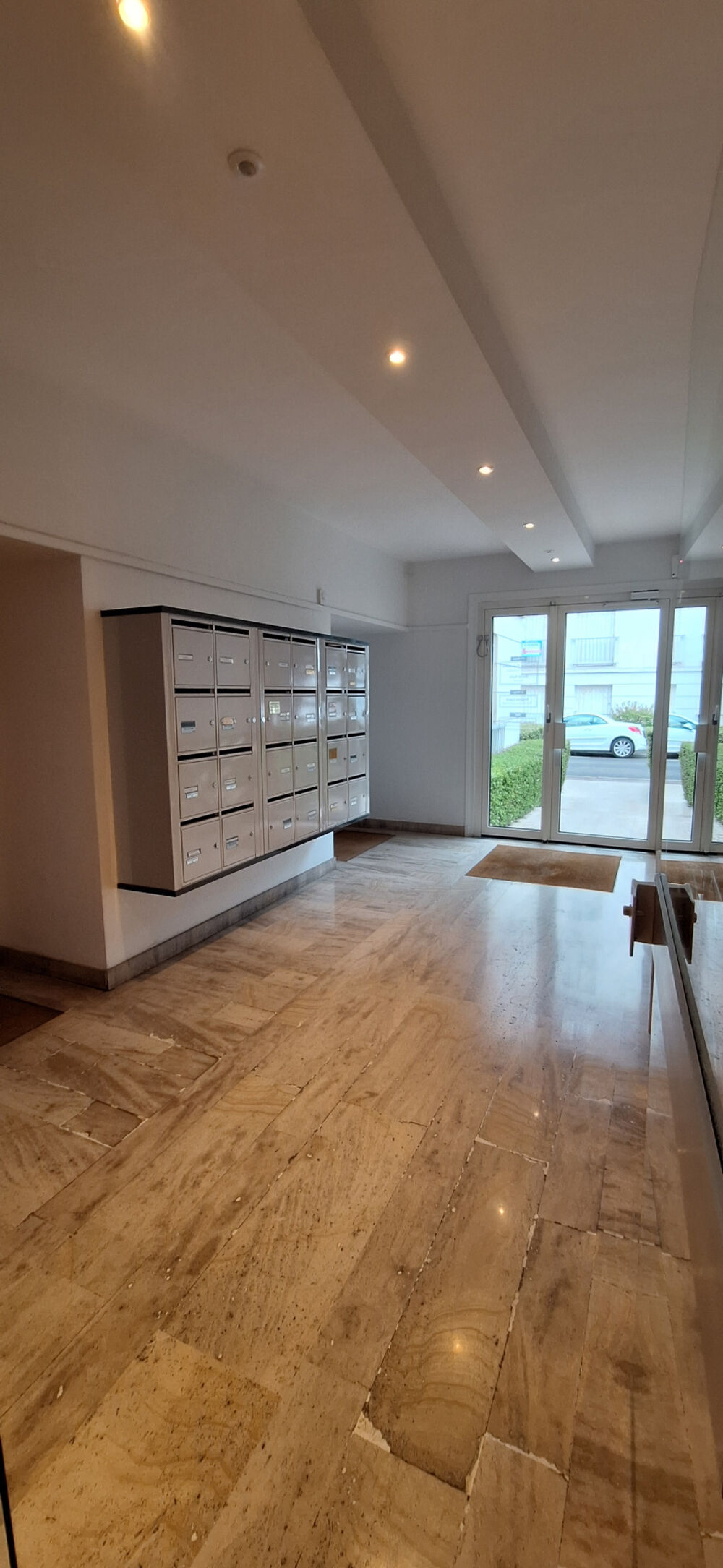 A SENS, IDEALEMENT SITUE APPARTEMENT DE 60.60M2 DANS UNE RESIDENCE SECURISEE,1 CHAMBRE, 1 PLACE DE PARKING.