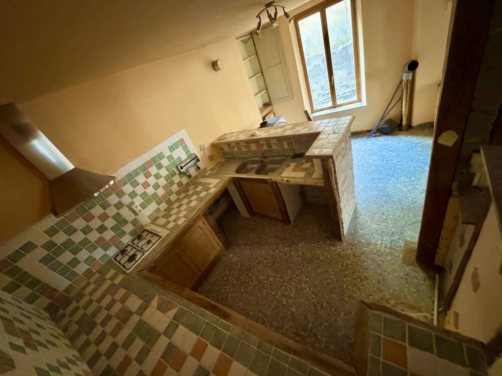 Vente Maison A RENOVER A ST JULIEN DU SAULT, AVEC COUR ET ABRI VOITURE, PROCHE COMMERCES ET GARE A PIED St julien du sault