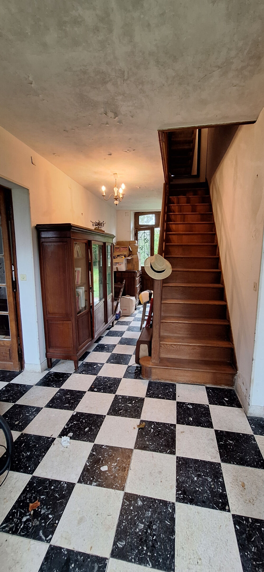 MAISON DE CAMPAGNE DE 202 M2,CHARME ET CALME AU RDV,NOMBREUSES DEPENDANCES SUR TERRAIN ET VERGER DE 4507M2