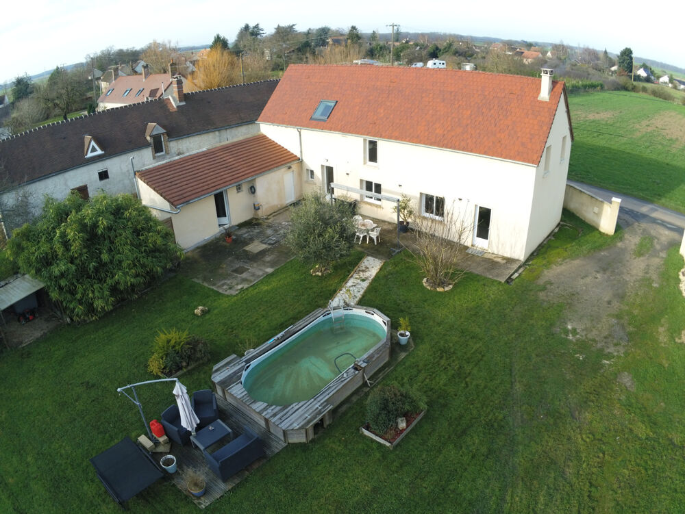 Proche Ferrière en Gatinais, Maison en excellent état avec dépendances