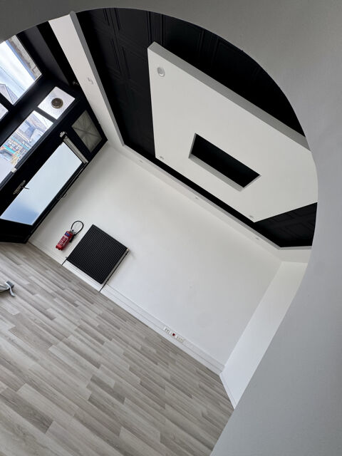 BUREAUX, COMMERCES, GARE, CENTRE VILLE, COMMERCES, PASSAGE, AXES ROUTIERS PROCHE, SANS CHARGE DE COPROPRIT&Eacute;. 109000 45200 Montargis