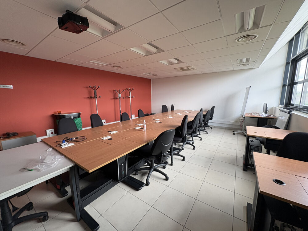   ENSEMBLE DE BUREAUX DANS UN IMMEUBLE TRES BON ETAT Maillot