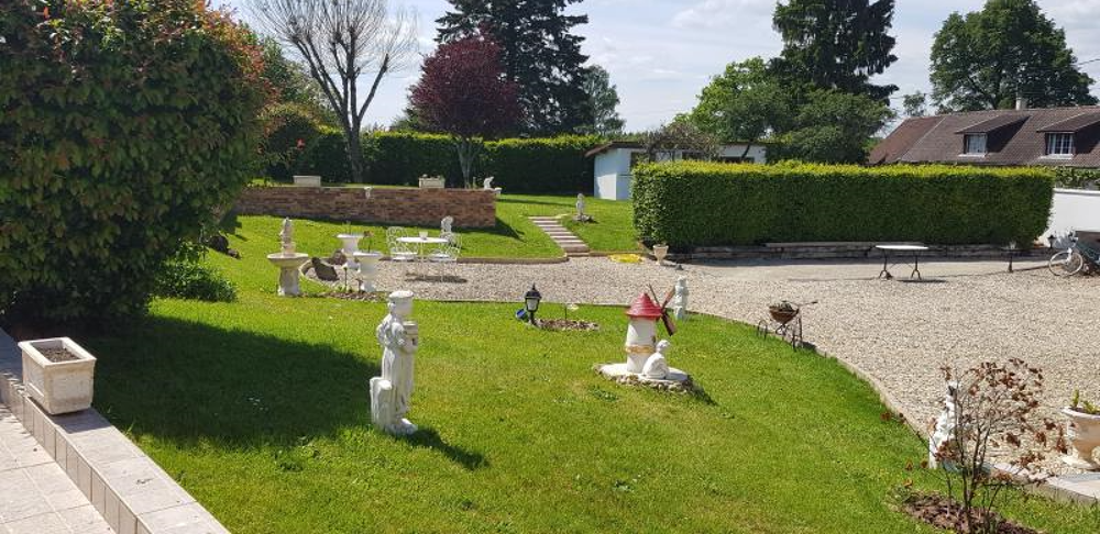BELLE PROPRIÉTÉ 215 M2 ENVIRON, AU CALME A LA CAMPAGNE ENTRE SENS ET SAINT FLORENTIN, JARDIN ET PISCINE