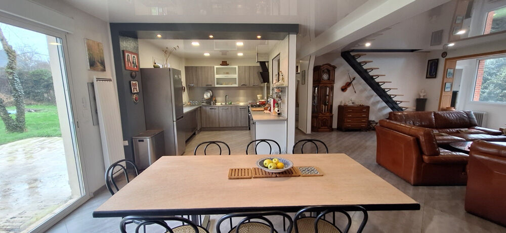 MAISON AU CALME 220M2,4 CHAMBRES,SOUS-SOL 85M2,TERRAIN 2297M2.