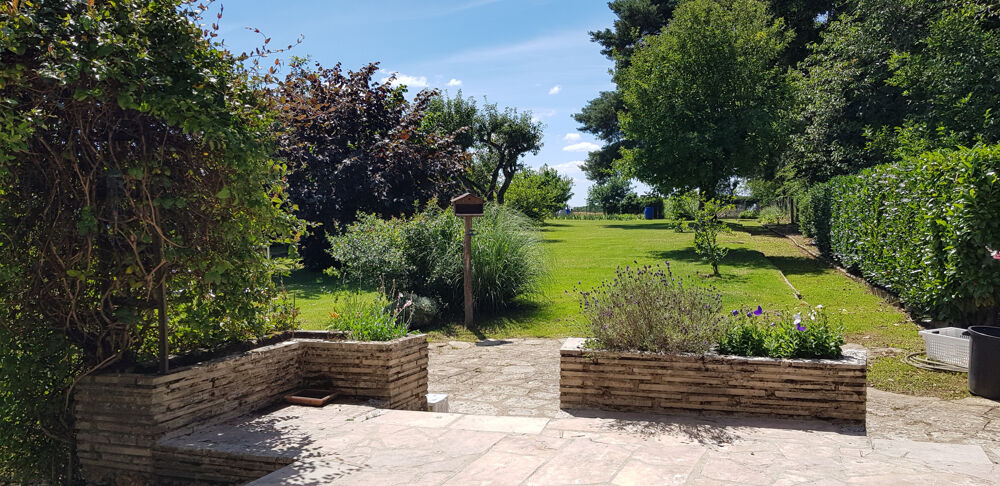 Vente Maison MAISON 150M2 ENVIRON 4 CHAMBRES, JARDIN ARBORE DE 2464M2, CALME ET PLAISIR DE VIVRE. A VISITER SANS PLUS TARDE Arces dilo