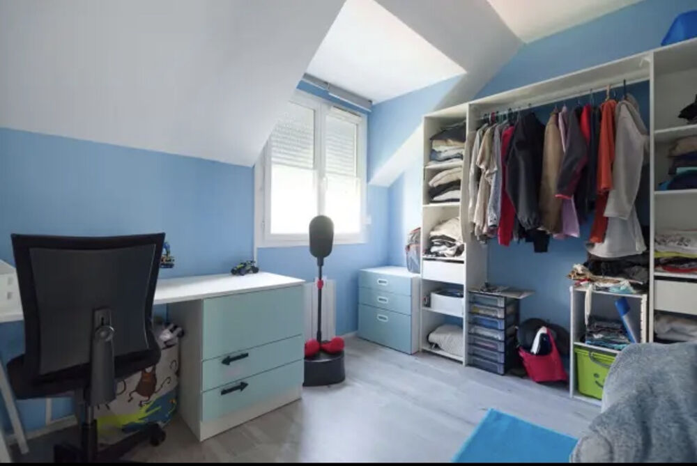 Appartement 4 pièces avec terrasse de 15 m2, box et 2 parkings