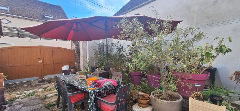 VERON,MAISON DE VILLAGE DE 131M2,3/4 CHAMBRES,COUR,DEPENDANCE,ATELIER,TERRAIN 280M2