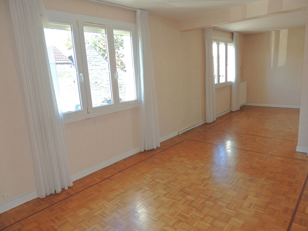 APPARTEMENT TYPE 5, CENTRE VILLE DE SENS, 3 CHAMBRES, BALCON ET GARAGE