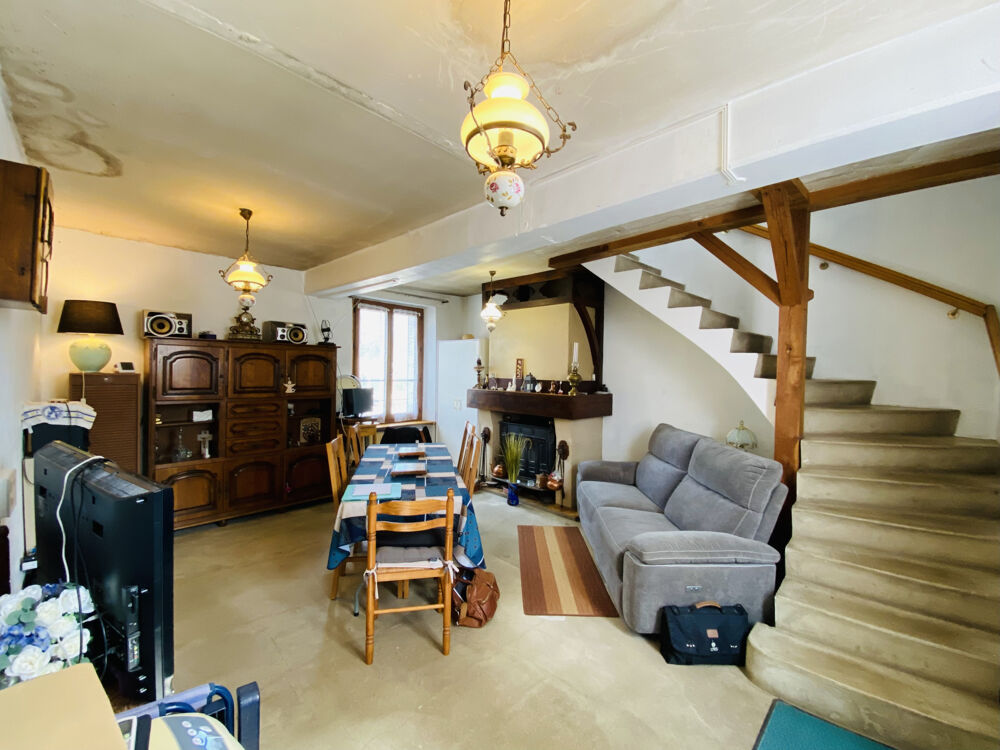 Maison ancienne pleine de charme et dépendances 60 m2 Fort potentiel