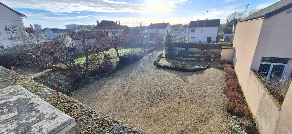 MAISON 100 M2 ENVIRON EN PLEIN CENTRE DE MIGENNES,3 CHAMBRES,SALLE DE JEUX,DEUX GARAGES 30M2 ET 95M2.TERRAIN