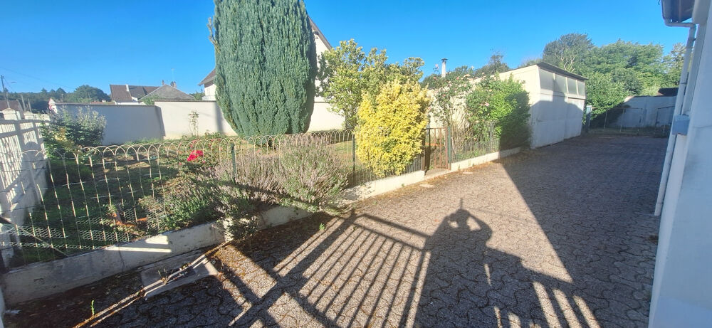 MAISON 105M2 ,TERRAIN 469M2 ENVIRON,EN PLEIN CENTRE D'UN VILLAGE DU DISTRICT DE SENS,3 CHAMBRES,GARAGE,CAVE,A