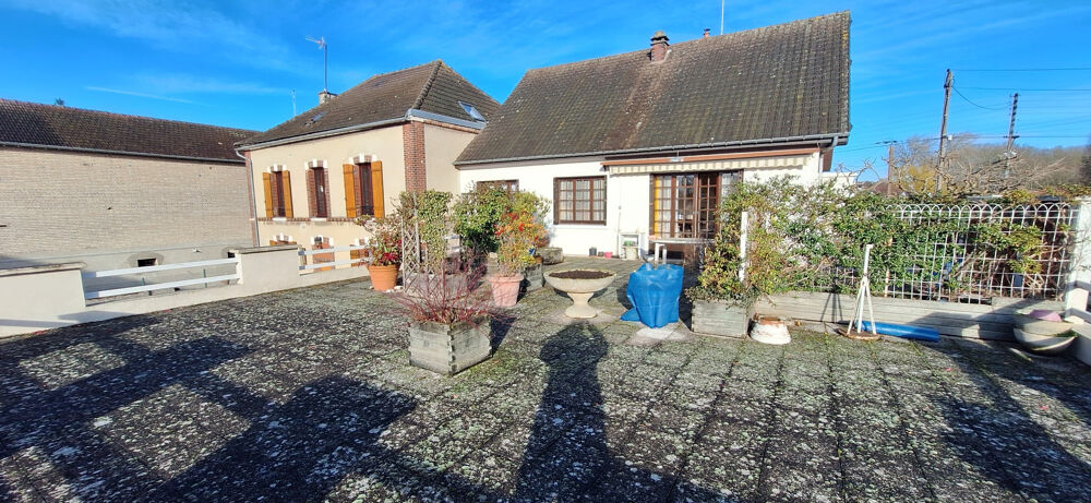 MAISON 100 M2 ENVIRON EN PLEIN CENTRE DE MIGENNES,3 CHAMBRES,SALLE DE JEUX,DEUX GARAGES 30M2 ET 95M2.TERRAIN