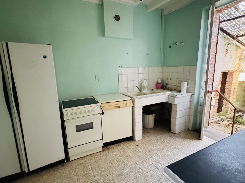CENTRE VILLE A PIED, INVESTISSEUR, A RENOVER, LORRIS, CAMPAGNE, TOUT A L'EGOUT, COMMERCES
