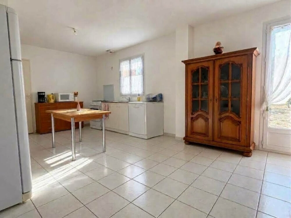 Vente Maison LORRIS, 3 CHAMBRES, 2000 m2 TERRAIN, GARAGE, PROCHES COMMERCES Noyers
