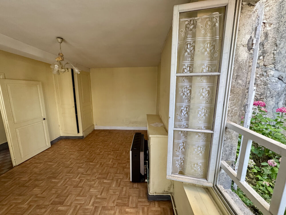 CENTRE VILLE A PIED, INVESTISSEUR, A RENOVER, LORRIS, CAMPAGNE, TOUT A L'EGOUT, COMMERCES