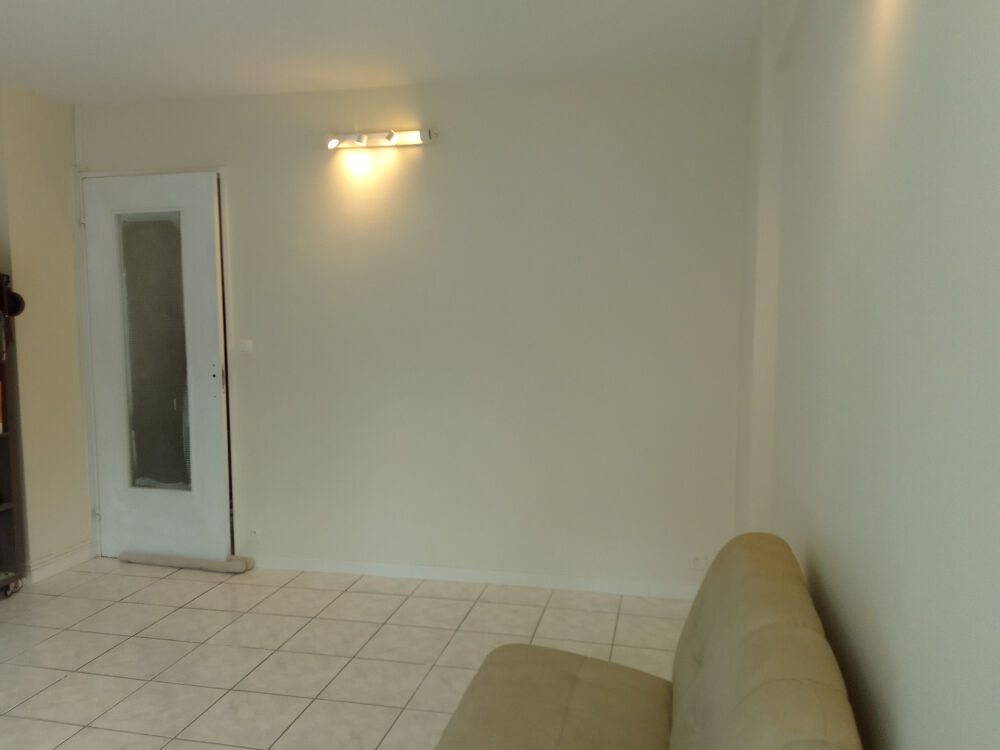 Appartement T3 lumineux 57 m2 à Avon (résidence Les Fougères)
