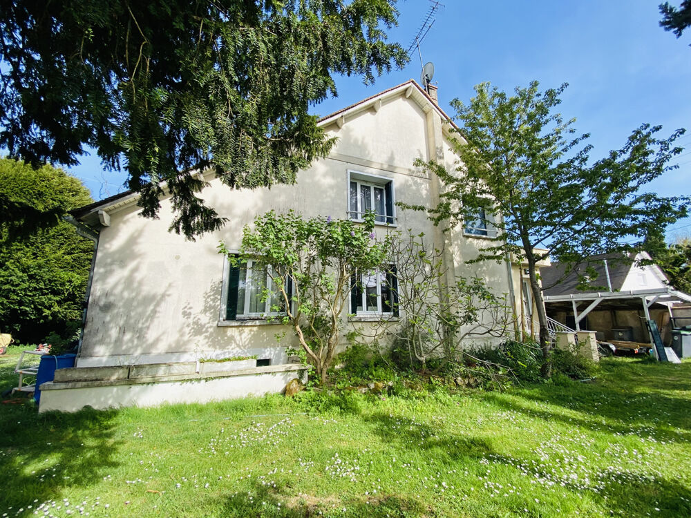 Maison de charme avec piscine et jardin paysagé