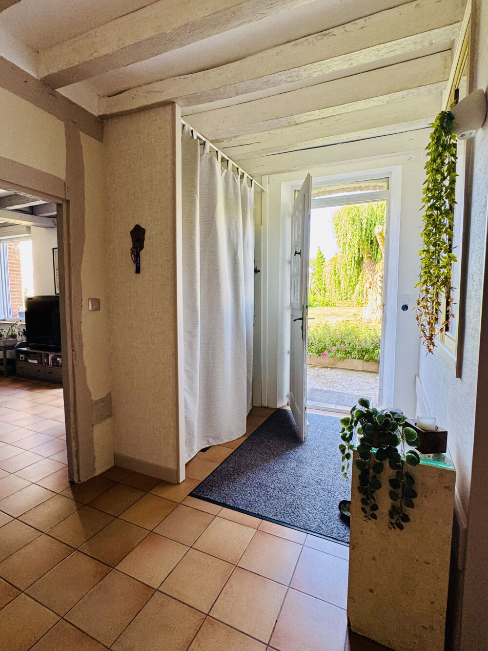 Vente Maison LONGÈRE, LORRIS, 5/6 CHAMBRES, GRANGE, 162 DE DÉPENDANCE, CALME, PUITS, 168m2 HABITABLE La cour marigny