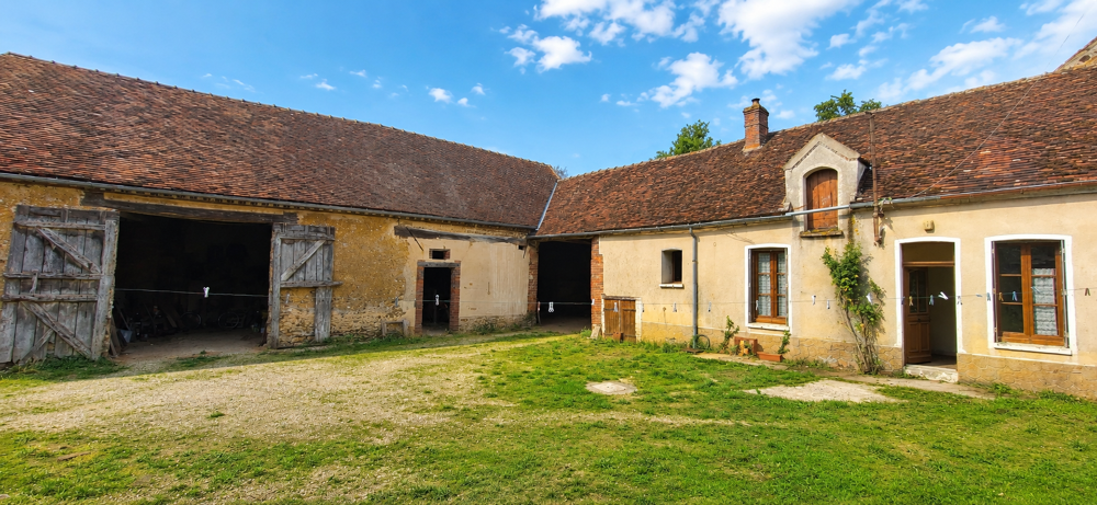 Vente Maison MAISON DE CAMPAGNE 60M2 ENVIRON,2 GRANGES 50M2 CHACUNES,ATELIERS,CAVE, SUR SON TERRAIN 770M2. Les bordes