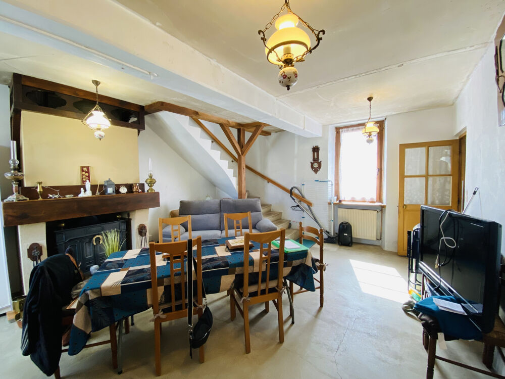 Maison ancienne pleine de charme et dépendances 60 m2 Fort potentiel