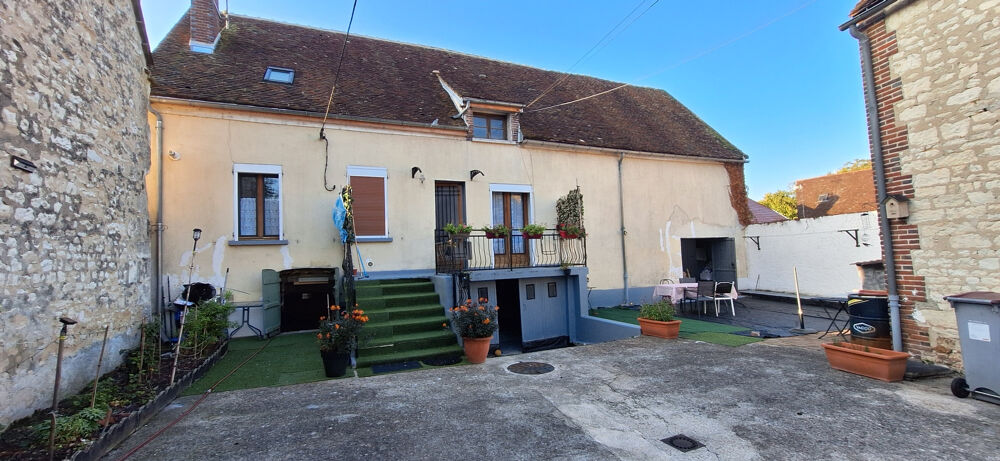 MAISON LAROCHE 2/3 CHAMBRES 95M2 ENVIRON,DEPENDANCE 64M2,GARAGE/GRANGE 50M2,GARAGE 39M2,ET CAVE.TERRAIN 544M2.