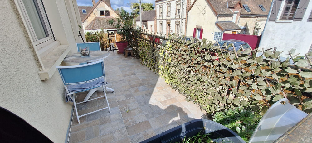 MAISON 112 M2, 4 CHAMBRES,1 BUREAU, GARAGE, ATELIER, DEPENDANCE 100 M2, CAVE.