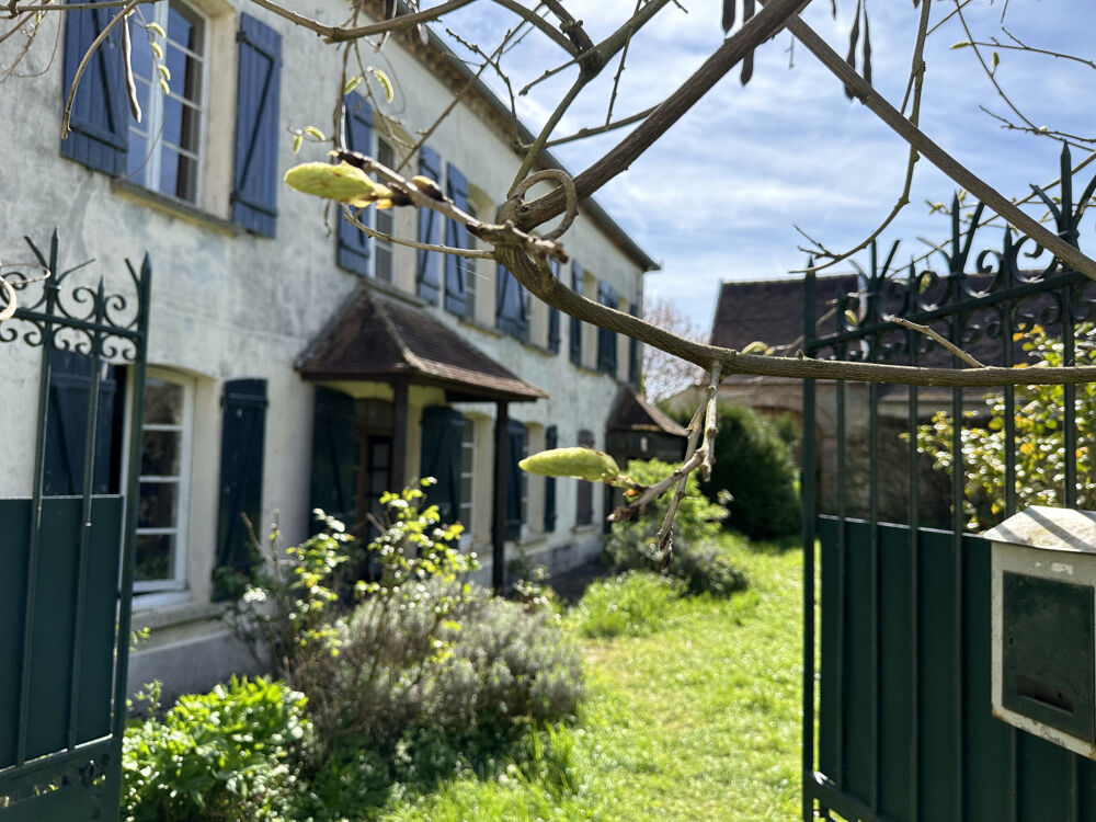 Vente Maison MAISON  DE CAMPAGNE DE 202 M2,CHARME ET CALME AU RDV,NOMBREUSES DEPENDANCES SUR TERRAIN ET VERGER DE 4507M2 Lailly