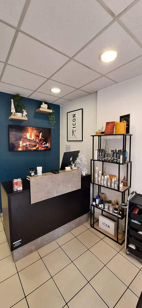   A SENS « Opportunité Rare : Salon de Coiffure 80 m2   Emplacement Premium » 