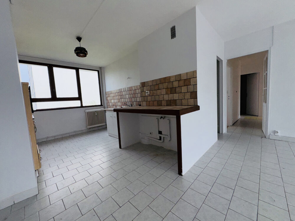 RÉSIDENCE, APPARTEMENT 4 CHAMBRES, BALCON, CAVE, PARKING PRIVÉ.